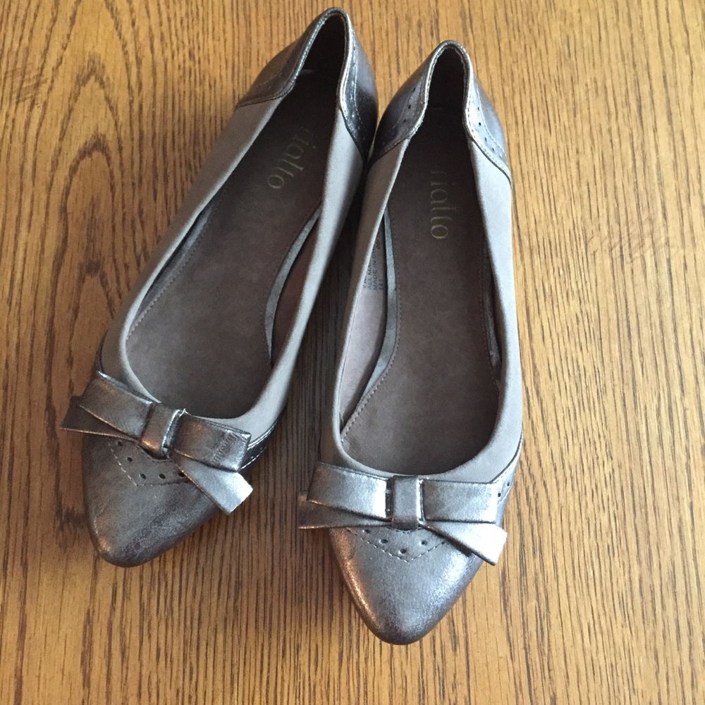 BRAND NEW Flats